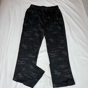 Men’s Fish Hippie The Cabuya Pant Casual Pants Size Medium Black Camo Size Small